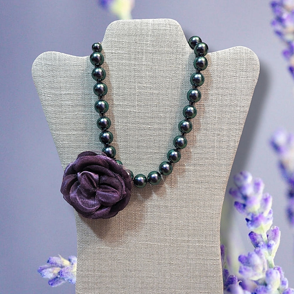Iridescent Purple Pearl Like Flower Necklace